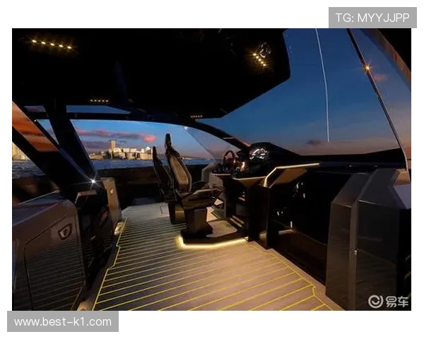 皮克退役后天天晒豪车游艇，前队友还在踢球还房贷