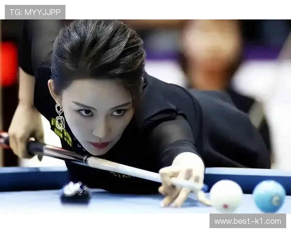 潘晓婷下了场就一副买买买的样子，差点忘了她还打台球呢